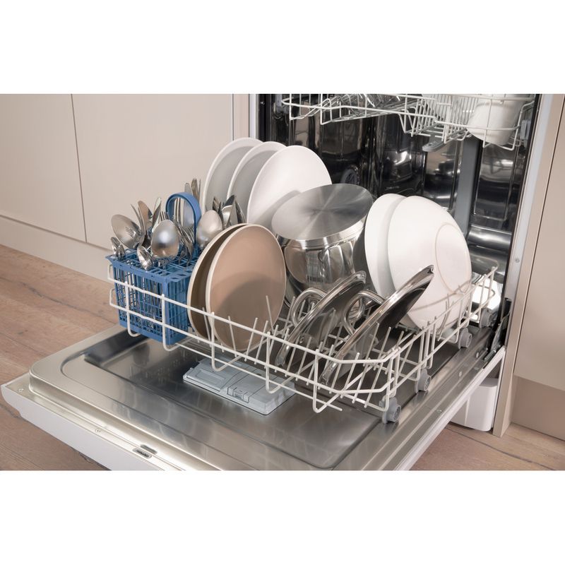 Indesit-Dishwasher-Free-standing-DFG-15B1-UK-Free-standing-A-Lifestyle-detail