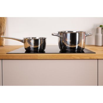 Indesit HOB VIS 640 C Black Induction vitroceramic Lifestyle frontal top down