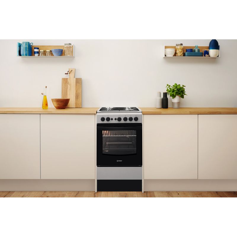 Indesit-Cooker-IS5G1PMSS-UK-Silver-painted-GAS-Lifestyle-frontal