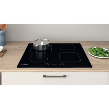 Indesit HOB IS 83Q60 NE Black Induction vitroceramic Lifestyle frontal top down