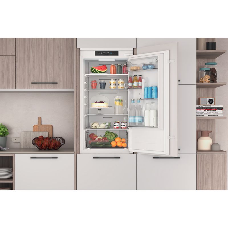 Integrated fridge freezer Indesit INC18 T311 UK