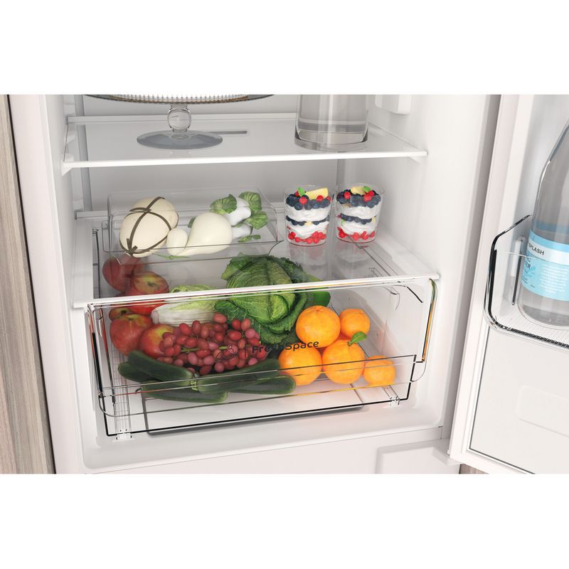 Integrated fridge freezer Indesit INC18 T311 UK