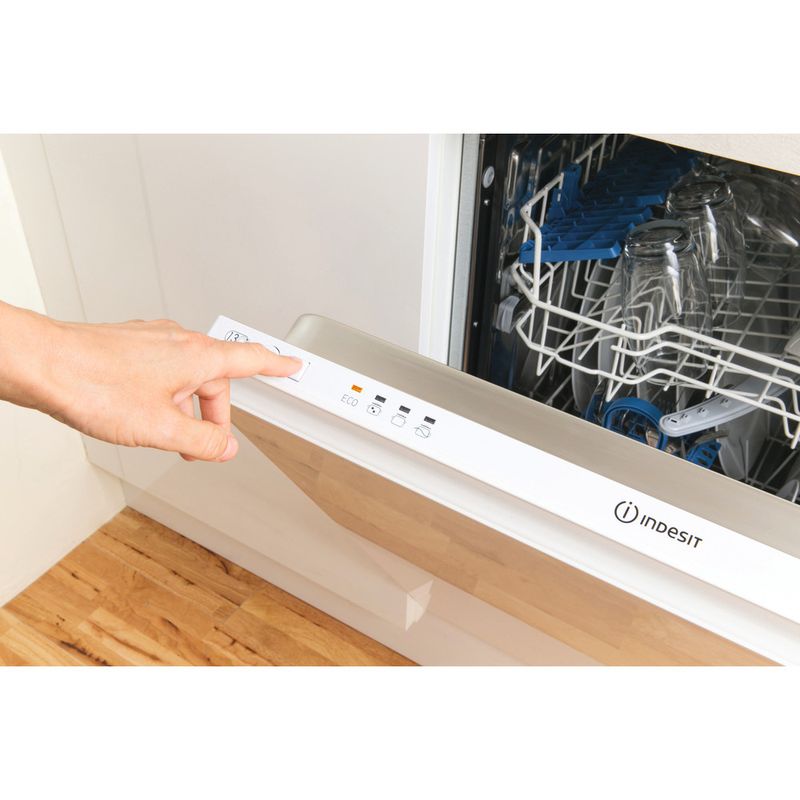Integrated Dishwasher Indesit DIF 04B1 UK