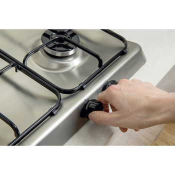 Indesit-HOB-PIM-750-AST--IX--Inox-GAS-Lifestyle_People