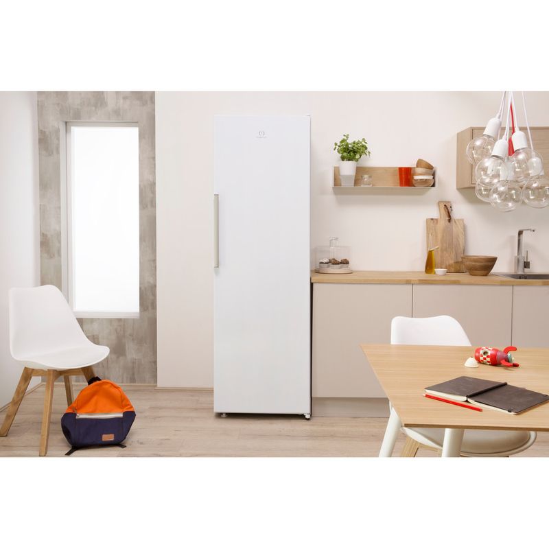 Indesit-Refrigerator-Free-standing-SI8-1Q-WD-UK-Global-white-Lifestyle_Frontal