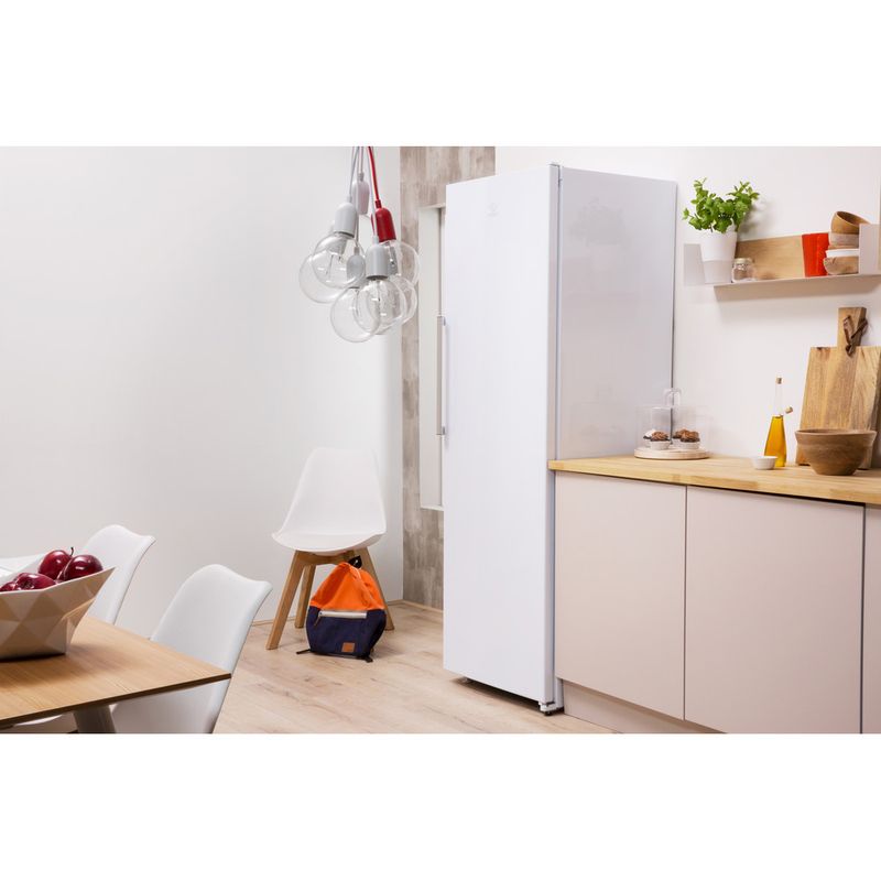 Indesit-Refrigerator-Free-standing-SI8-1Q-WD-UK-Global-white-Lifestyle_Perspective