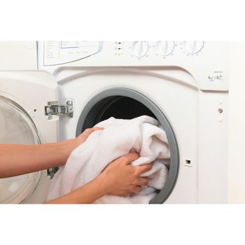 Indesit-Washer-dryer-Built-in-IWDE-126--UK--White-Front-loader-Lifestyle-people