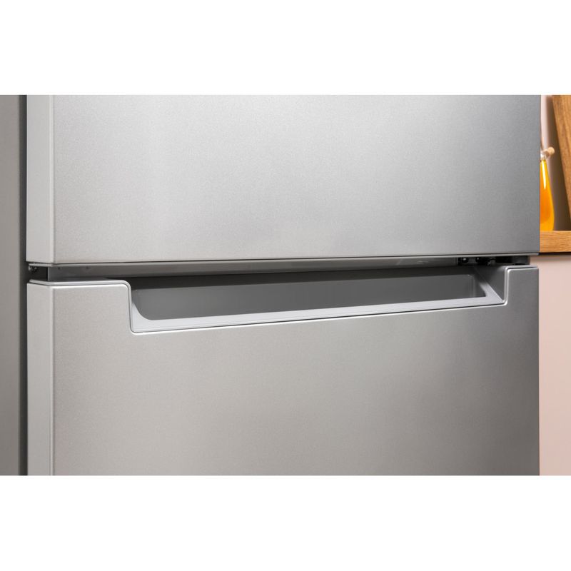 Indesit-Fridge-Freezer-Free-standing-LD70-N1-S-WTD-Silver-2-doors-Lifestyle-detail