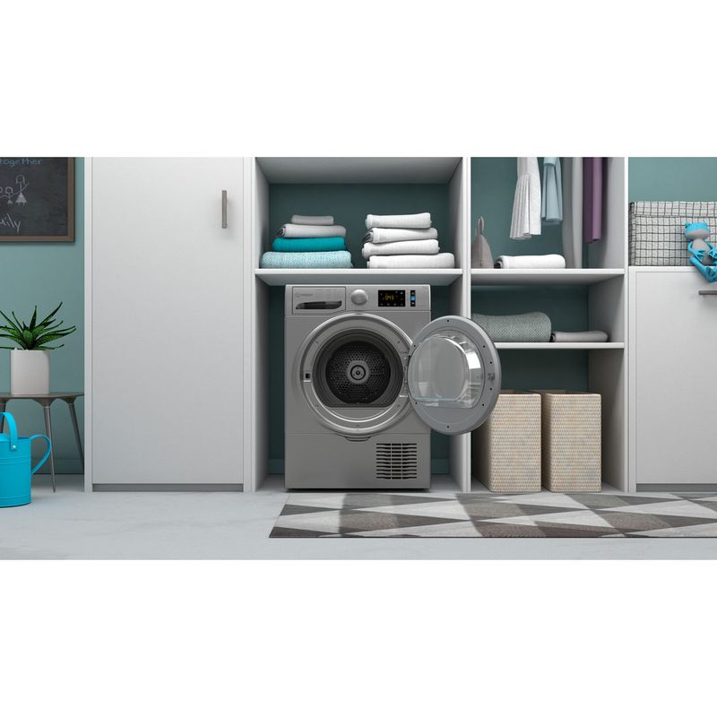 Indesit-Dryer-I3-D81S-UK-Silver-Lifestyle-frontal-open